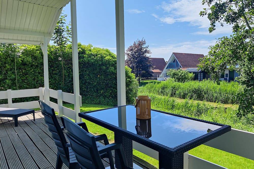 Paloma Chalet with Sauna - Relaxing Nature Escape by Lauwersmeer Park in Oostmahorn, Dongeradeel