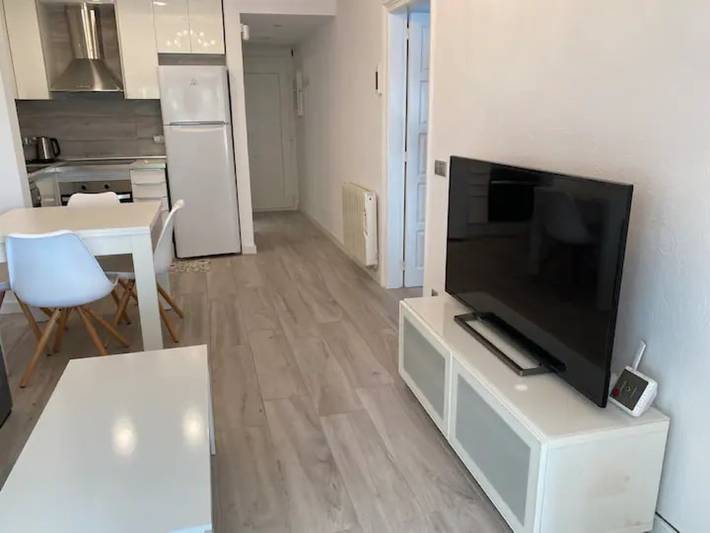 Entire apartment, Apartment 'Montiro' with Mountain View, Wi-Fi and Air Conditioning in l'Escala, Upper Empordà