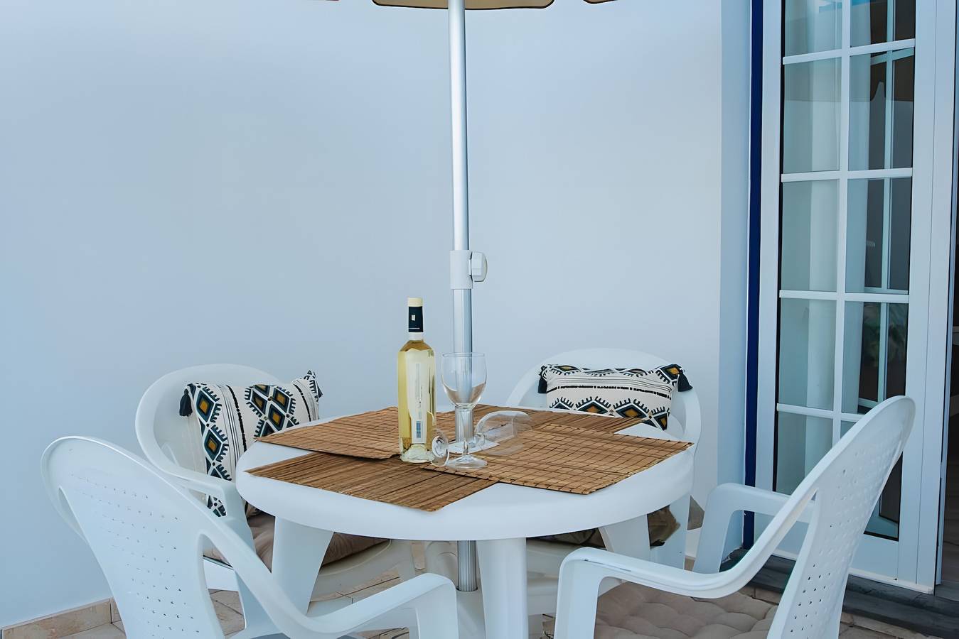 Ferienhaus 'Caleta Campos Bungalows' mit Meerblick, Gemeinschaftspool und Wlan in Punta de las Mujeres, Haría