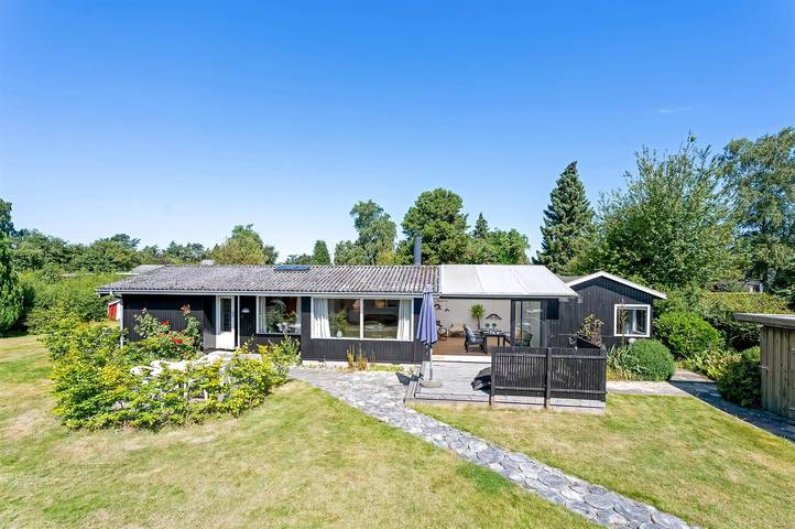 Ferieudlejning for 6 personer, med have og terrasse i Rødvig