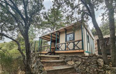 Gîte pour 4 personnes, avec jardin à Ferrières-Poussarou