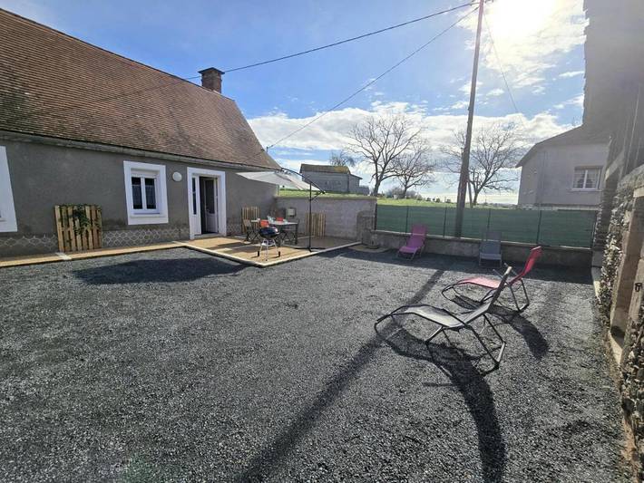 Location de vacances pour 4 personnes, avec jardin et terrasse à Génis