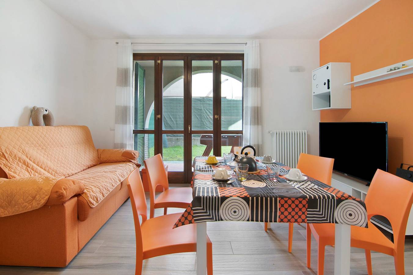 Ganze Wohnung, Ferienwohnung "Orange Corner - Gravedona" mit Bergblick, Terrasse und Wlan in Gravedona, Gravedona ed Uniti