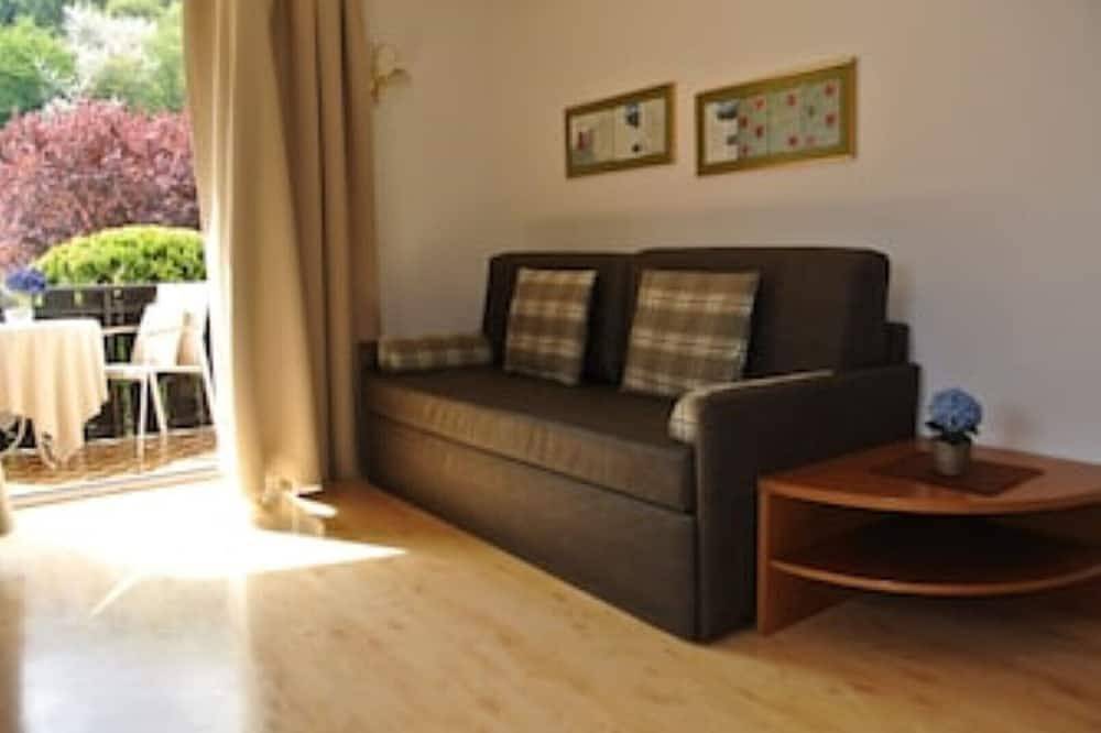 Ganze Wohnung, Gemütliche sonnige Ferienwohnung mit Balkon Gartenblick. Zentrale Lage in Nals in Schernag, Tisens