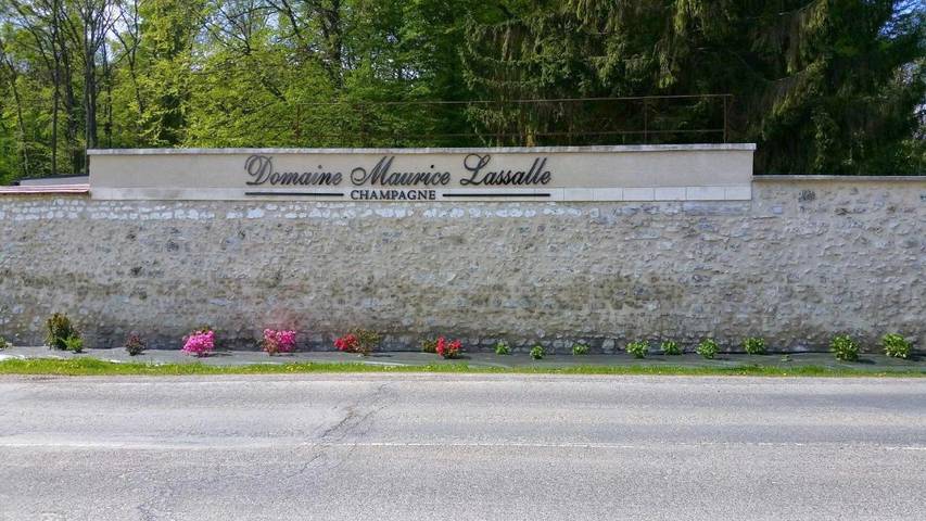 Location de vacances pour 2 personnes, avec Balcon et Terrasse ainsi que Jardin et Vue à Rilly-la-Montagne