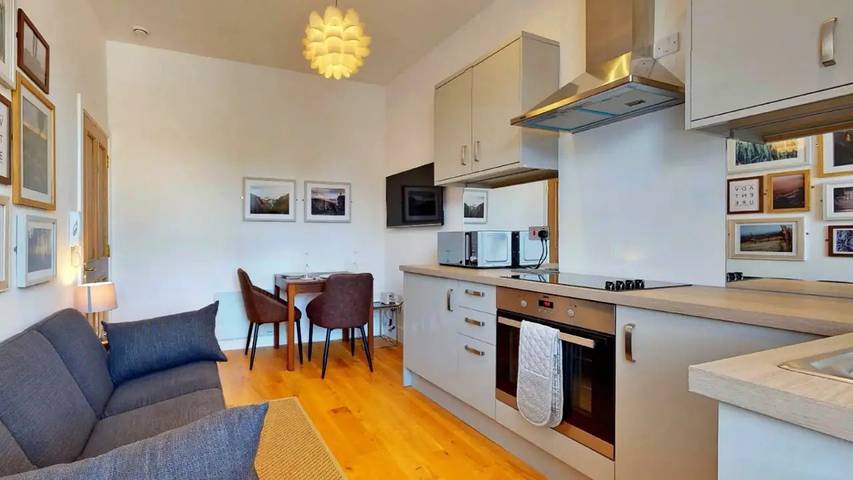 Holiday letting for 3 people, with garden in Derbyshire