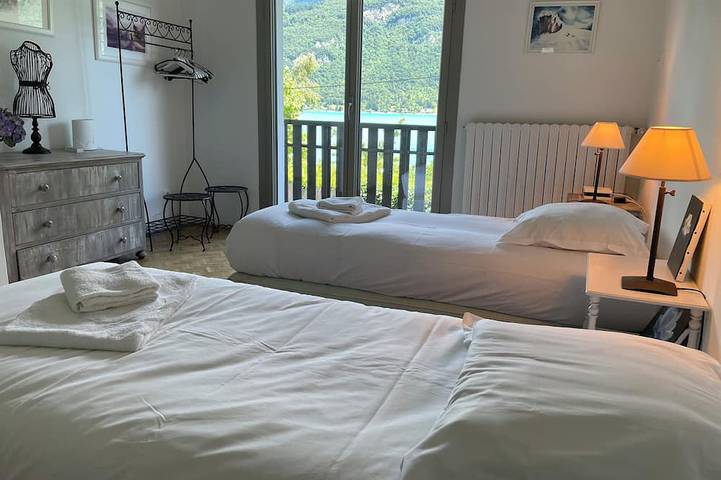 Rare lakefront property for rent with private beach in Doussard, Parque natural regional del Macizo de Bauges