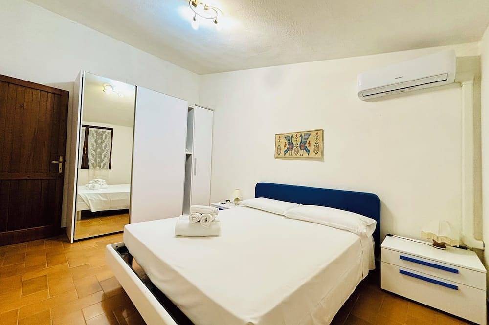 Villa privada con jardín para dos familias !!100m de la playa de solanas! in Solanas, Comune di Sìnnia