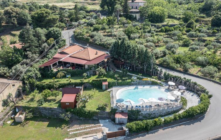 Location de vacances pour 9 personnes, avec jardin ainsi que piscine et sauna à Piedimonte Etneo - 2
