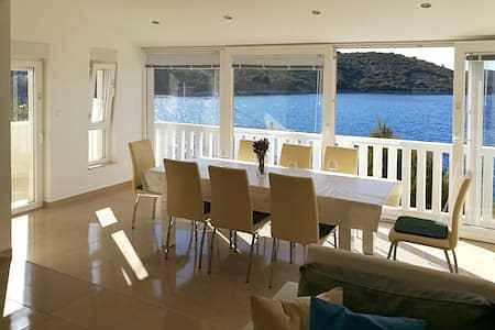 Ganze Wohnung, Ferienwohnung für 8 Personen mit Balkon in Savar, Dugi Otok