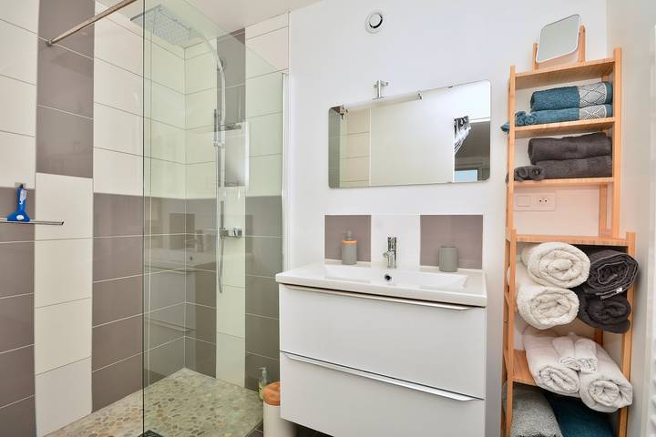 Ganze Wohnung, Ferienwohnung für 4 Personen mit Pool in Saint-Didier-sur-Chalaronne, Bourg-en-Bresse und Umgebung