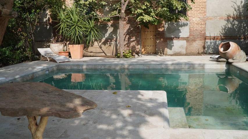 Maison d’hôte pour 3 personnes, avec Terrasse et Jardin ainsi que Piscine et Sauna