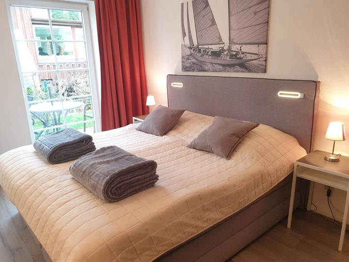 Ferienwohnung für 2 Personen, mit Whirlpool und Terrasse sowie Garten und Pool
