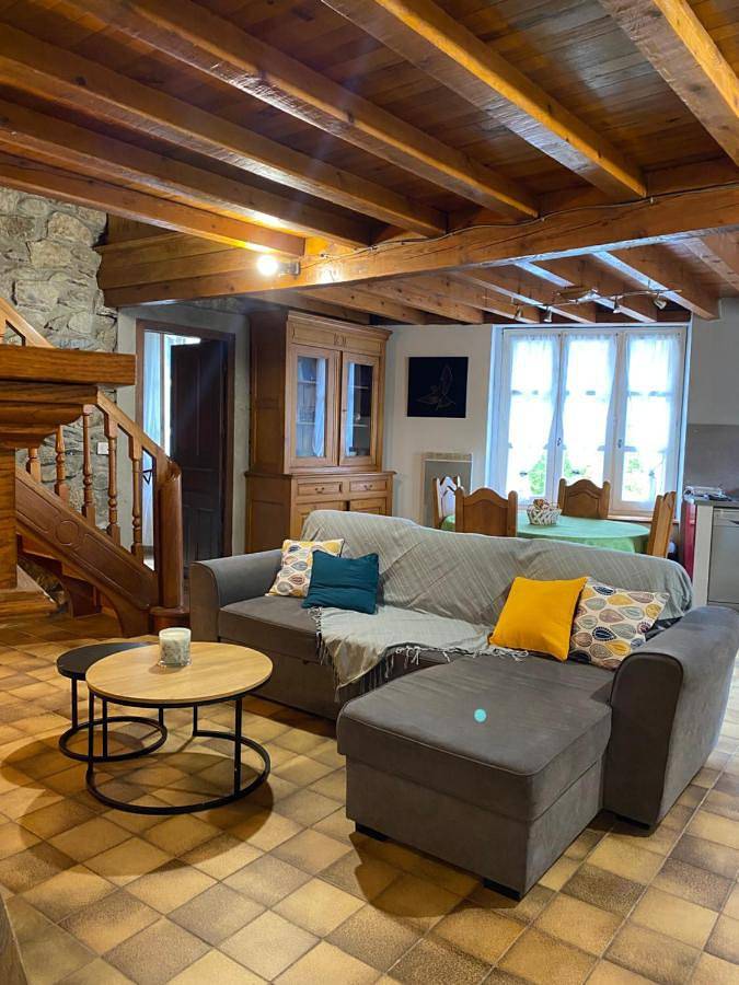 Location de vacances pour 7 personnes, avec terrasse à Ornolac-Ussat-les-Bains