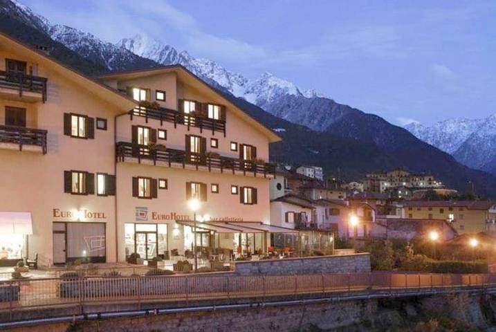 Hôtel pour 3 personnes, avec Balcon ainsi que Terrasse et Vue à Edolo