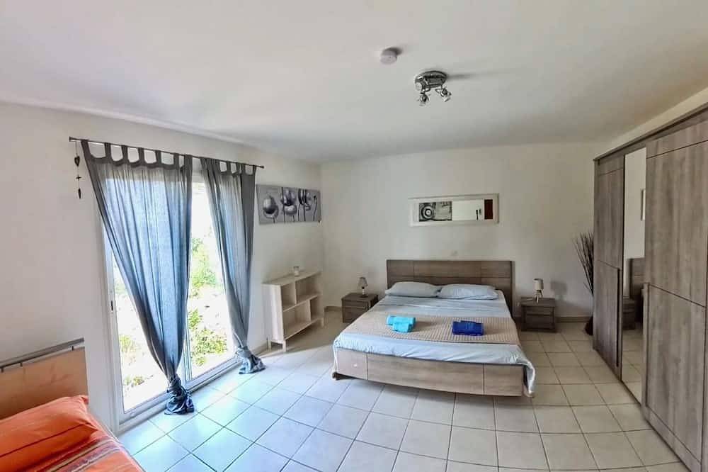 Rental Residence Peylon with swimming pool terrace garden patio in a quiet area in Flayosc, Draguignan en omgeving