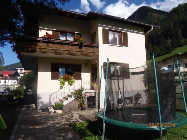 Ferienwohnung für 9 Personen, mit Balkon und Terrasse sowie Garten und Ausblick in See