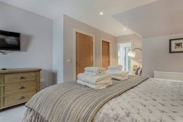 Log Cabin for 6 People in Falkirk, Scotland, Photo 4