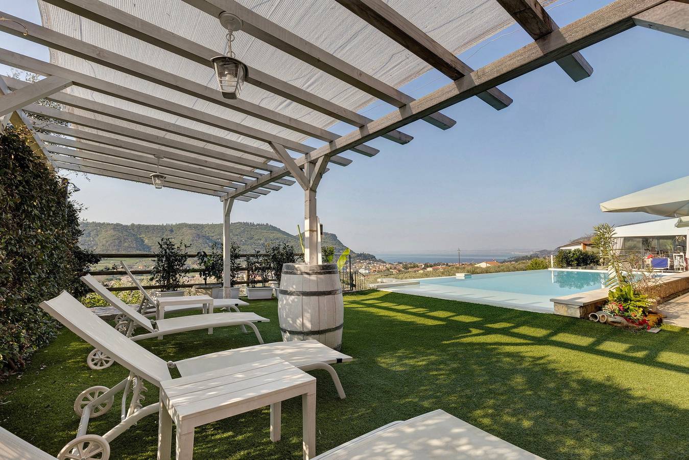 Suite Firenze mit Seeblick, Sauna, Whirlpool, Wlan & Klimaanlage in Garda, Gardasee-Berge