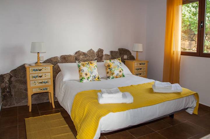 Kabine-Hütte-Eigenes Badezimmer-Bergblick in Candeleda, Valle del Tiétar