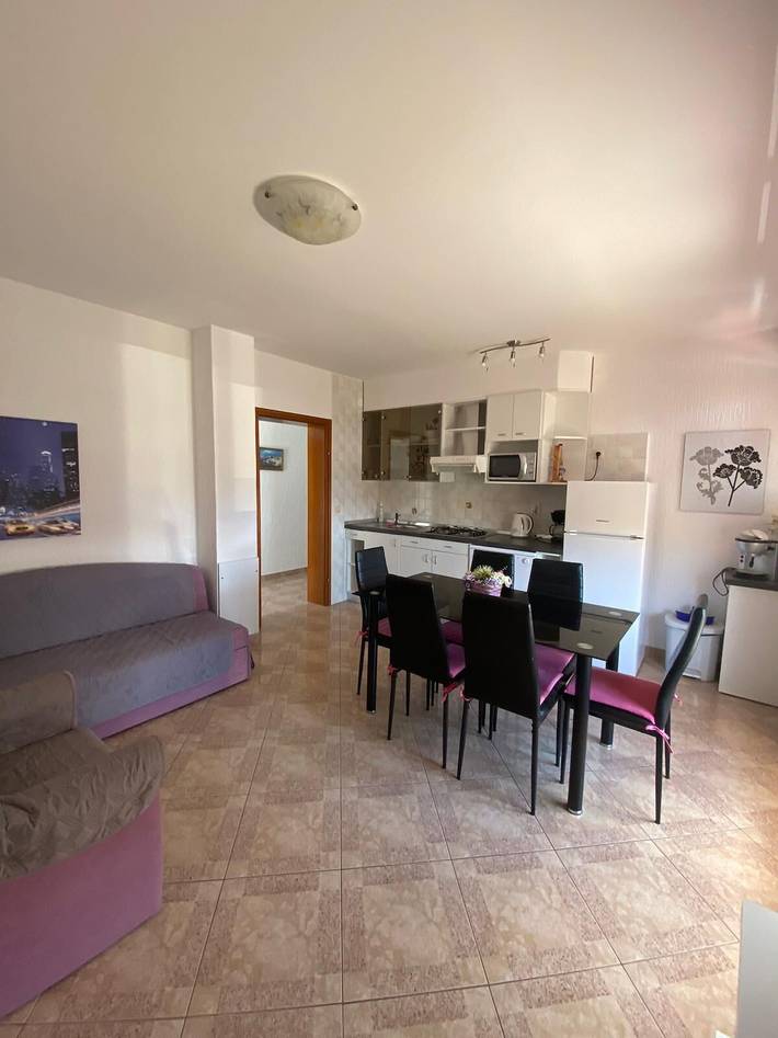 Ferienwohnung für 7 Personen, mit Balkon in Povile
