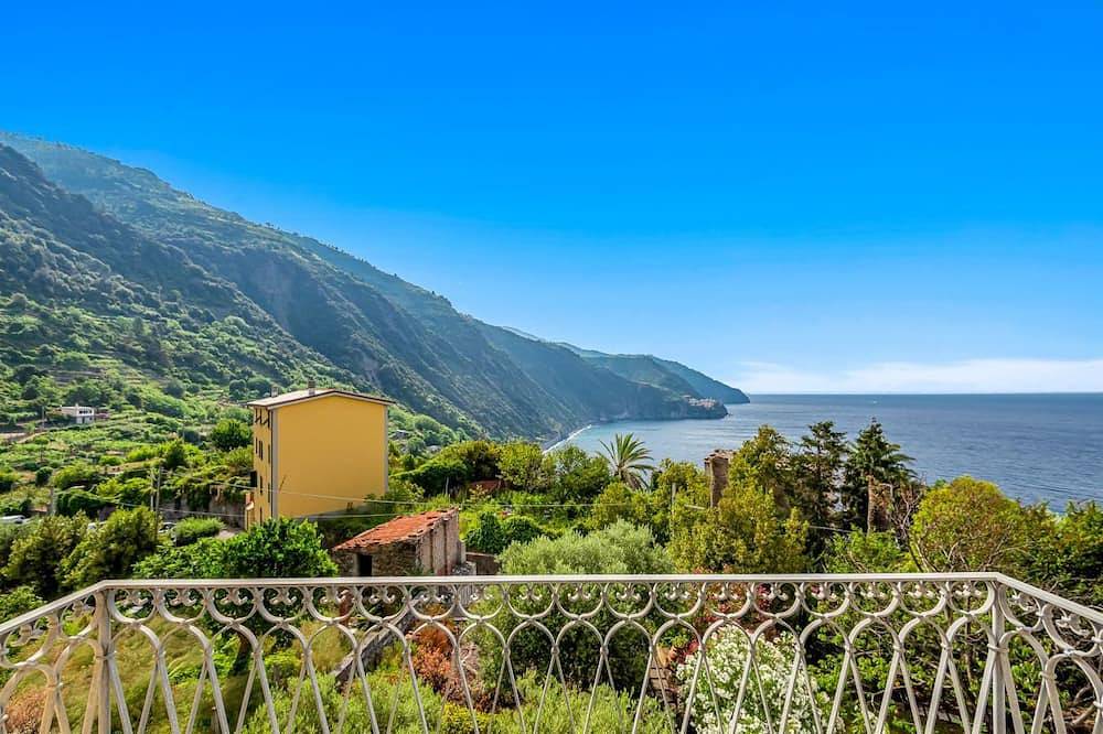 Apartamento entero, Pensieri Marini is a magical place that manages to sum up all the characteristics you are looking for in the ideal holiday home. Balcony with sea view, kitchen with every comfort, double bedroom, sofa bed, bathroom with shower, but above all a fantastic in Corniglia, Vernazza Municipio