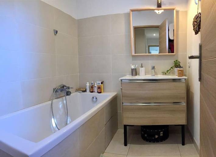 Location de vacances pour 5 personnes, avec terrasse ainsi que jardin et piscine à Châteauneuf-le-Rouge - 3