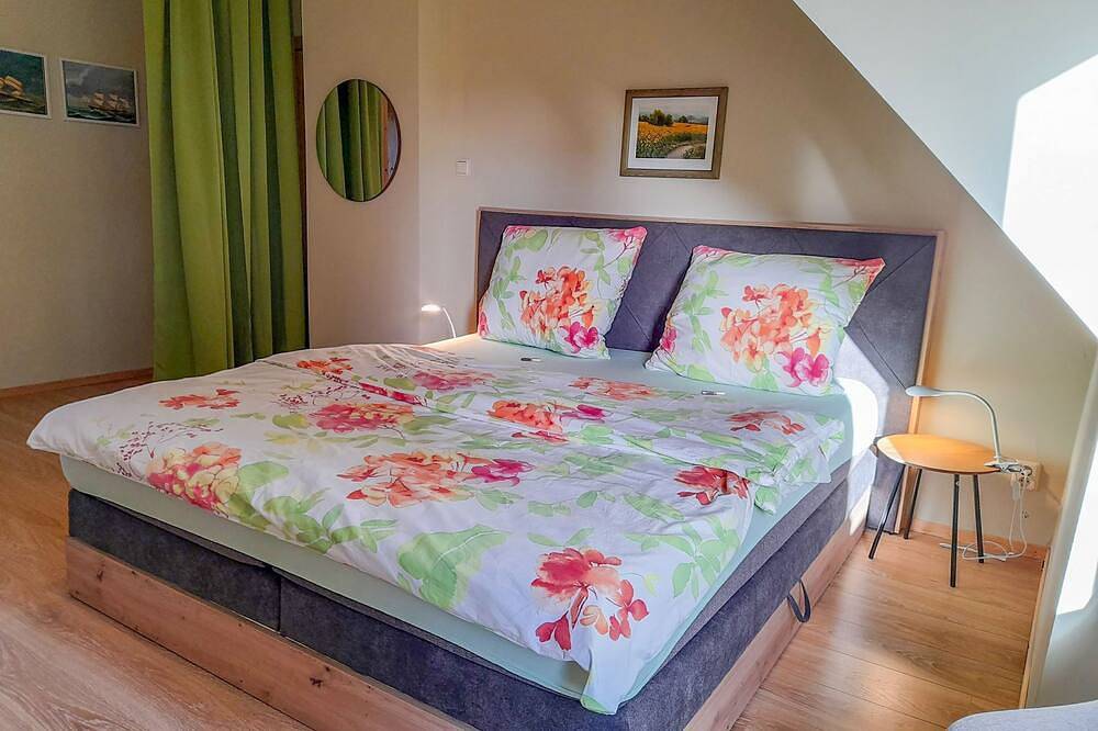 Apartamento entero, Ferienwohnung 1 - Ferienwohnungen an der Ostsee - Alleinlage am Waldrand in Ahrenshagen-Daskow, Pomerania Occidental