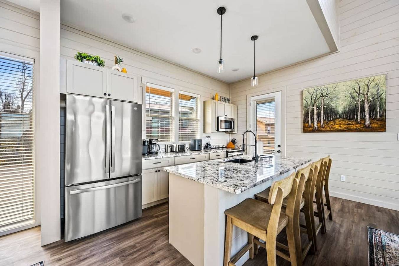 Entire apartment, New Lake Cabin Sleeps 14 Indoor Pool Hot Tub in Douglas Lake