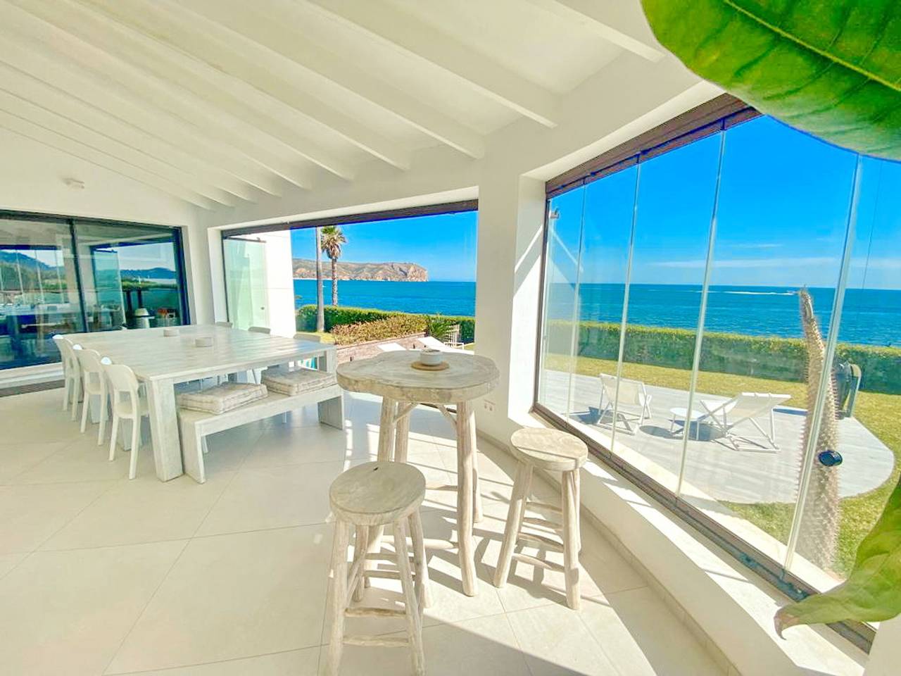 Villa de lujo en Javea con piscina privada y acceso a la playa in Playa del Arenal, Jávea