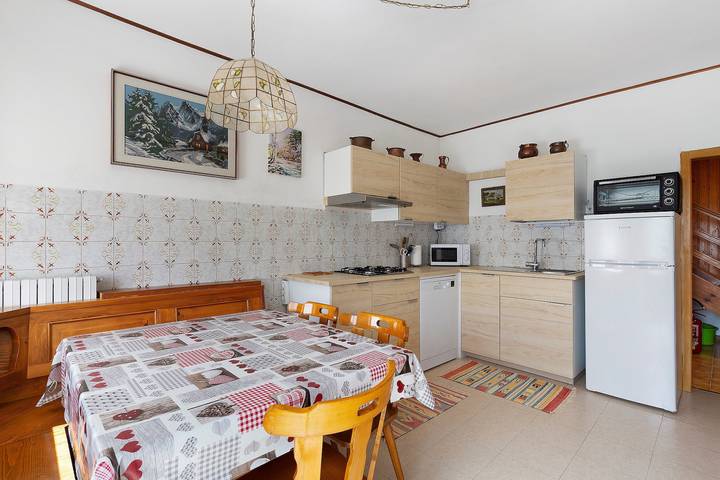 Casa Carmen in Vinigo: Mountain View, Private Terrace & Wi-Fi in Vodo di Cadore, Eastern Dolomites
