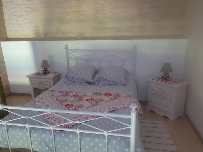 Gîte pour 3 personnes, avec piscine et jardin ainsi que terrasse et vue dans Marais Poitevin Le Vanneau Irleau - 3
