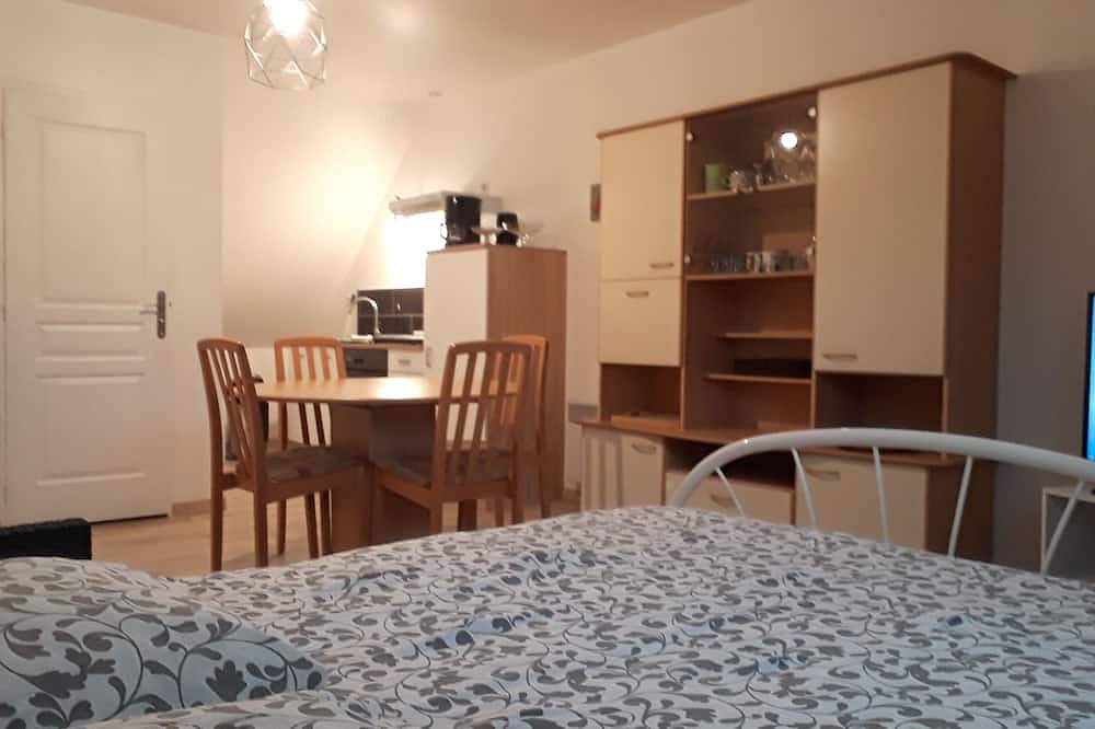Appartement entier, Studio au calme à l'étage et avec escalier pentu in Colleville-Montgomery, Région de Caen