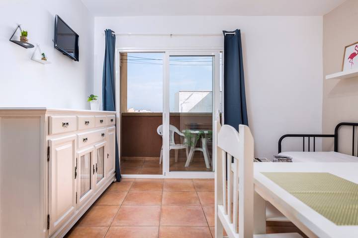 Apartamento entero, Apartamento "Céntrico Lobos" Cerca de la Playa con Balcón y Wi-Fi in Puerto de Corralejo, La Oliva