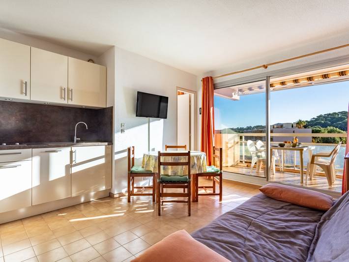 Gîte pour 4 personnes, avec jardin et balcon dans Plage La Favière - 4