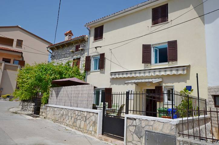Ferienwohnung für 4 Personen, mit Terrasse und Ausblick in Premantura