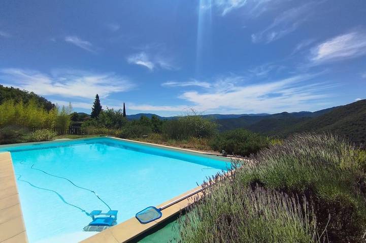 Gîte pour 3 personnes, avec jardin et piscine à Saint-André-de-Majencoules