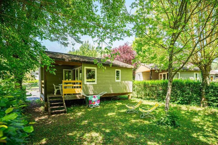Chalet pour 4 personnes, avec Balcon et Terrasse ainsi que Piscine et Vue