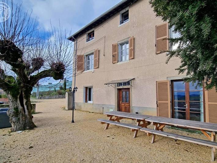 Location de vacances pour 14 personnes, avec jardin, animaux acceptés à Saint-Romain-en-Jarez - 2