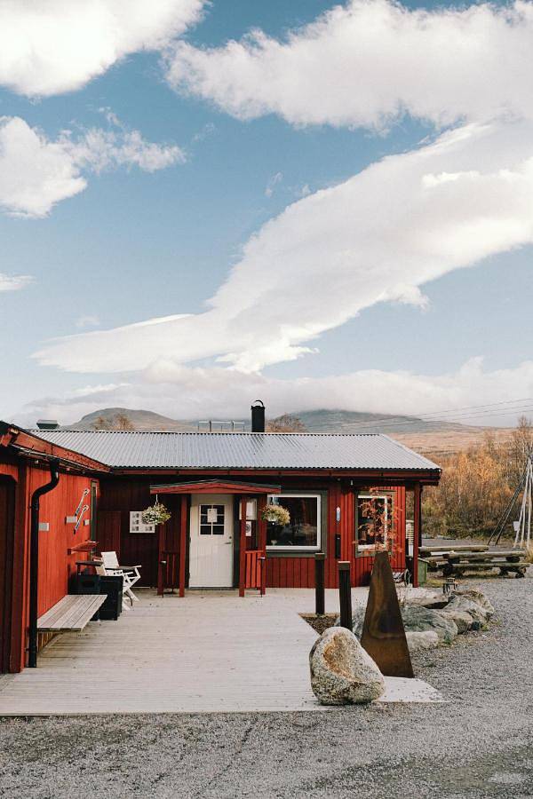 Gîte pour 4 personnes, avec Terrasse ainsi que Jardin et Sauna à Abisko