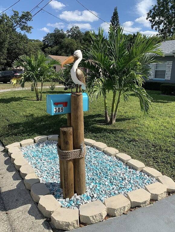 Very clean, close to the beach and great for long term stays as well. Huge yard in Largo, Pinellas County