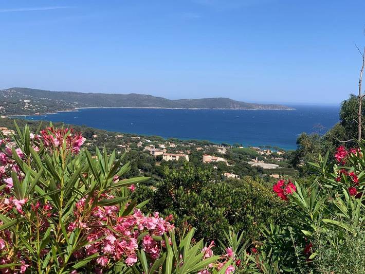 Chambre d’hôte pour 2 personnes, avec vue ainsi que jardin et piscine
