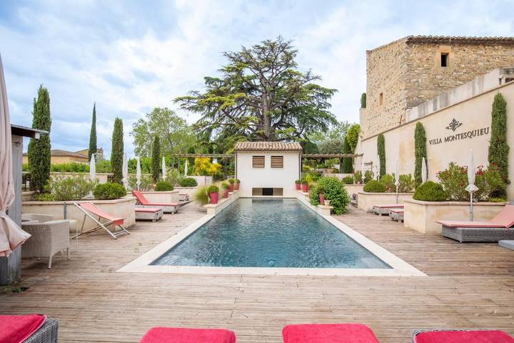 Hôtel pour 2 personnes, avec Jacuzzi et Terrasse ainsi que Jardin et Piscine