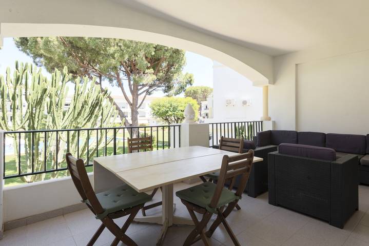 Vacation rental for 4 people, with yard and pool as well as terrace in Algarve