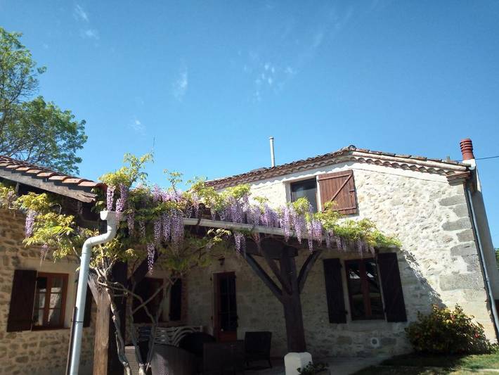 Location de vacances pour 8 personnes, avec vue ainsi que jardin et piscine à Pailloles - 3