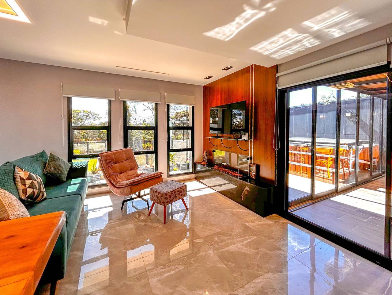 Casa com 4 Suítes, Jacuzzi e Lareira Externa in Campos do Jordão, Região Metropolitana do Vale do Paraíba e Litoral Norte