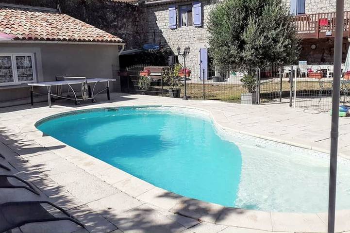 Location de vacances pour 16 personnes, avec jardin à Chandolas