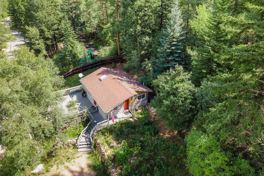Cozy Colorado Rocky Mountain Cabin in Jefferson County