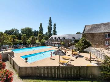 Mobil home pour 4 personnes, avec piscine et terrasse à Bonnemain