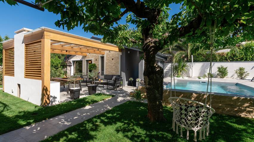 Villa voor 4 personen, with whirlpool and terras as well as tuin in Novigrad